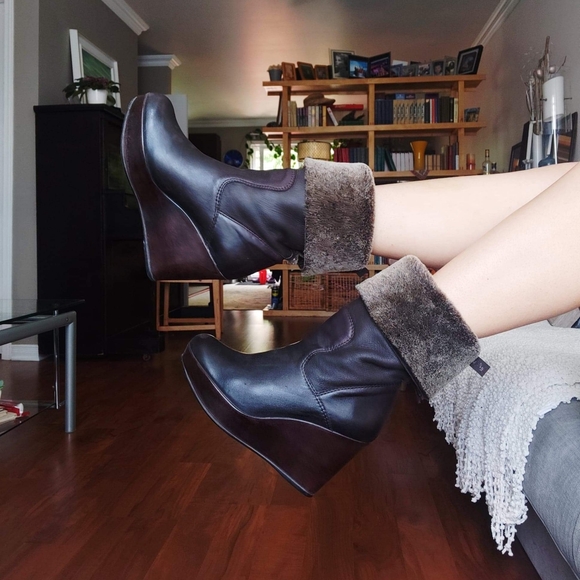 Brown Stuart Weitzman boots - Picture 3 of 4